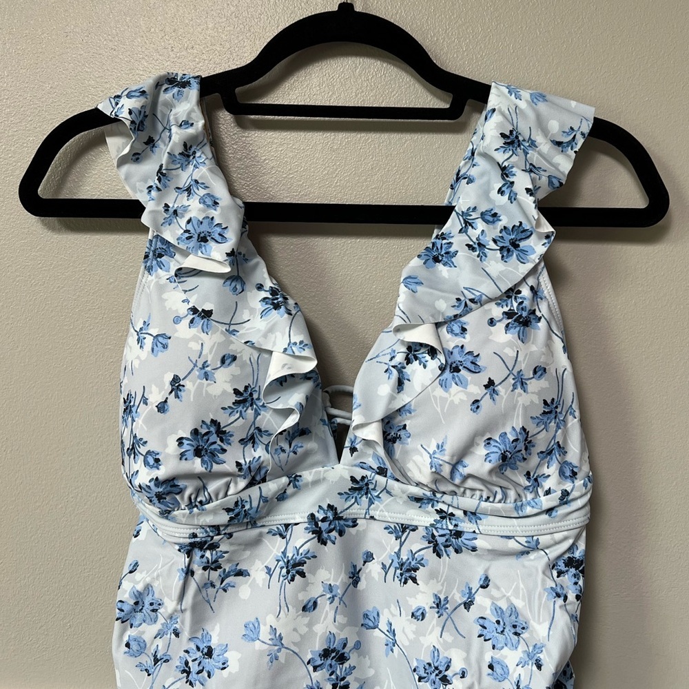 NWT A Pea In The Pod Ruffled Maternity One Piece Swimsuit - Picture 3 of 10